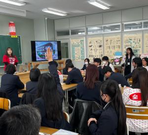 学生からマドリンさんへ質問