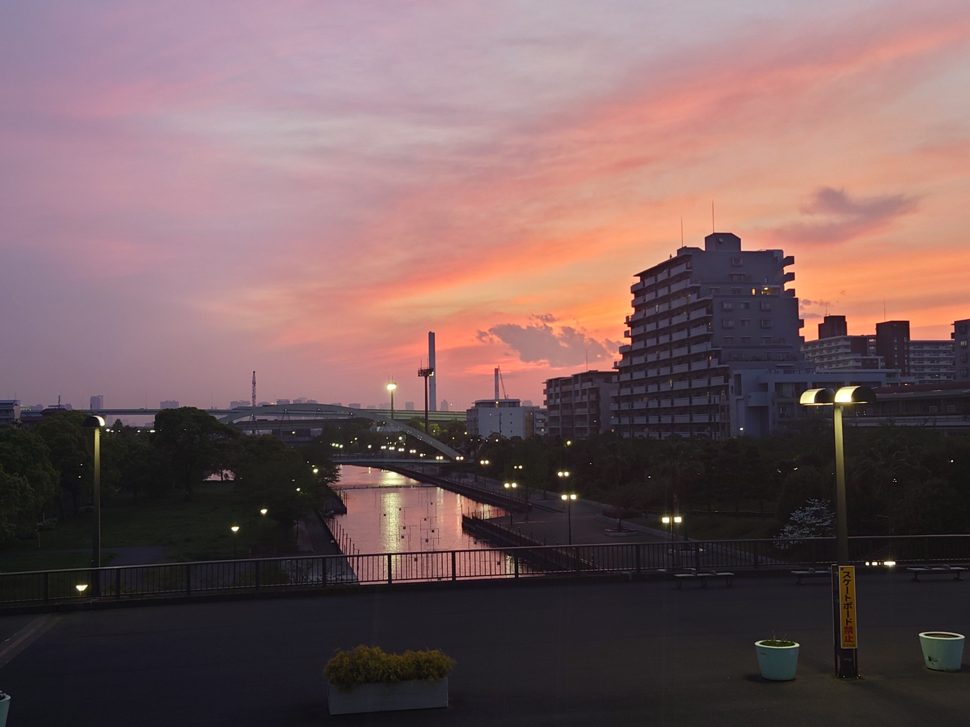 学校近景（夕陽）.JPG