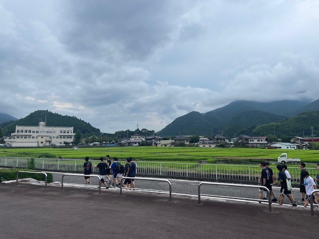 ２