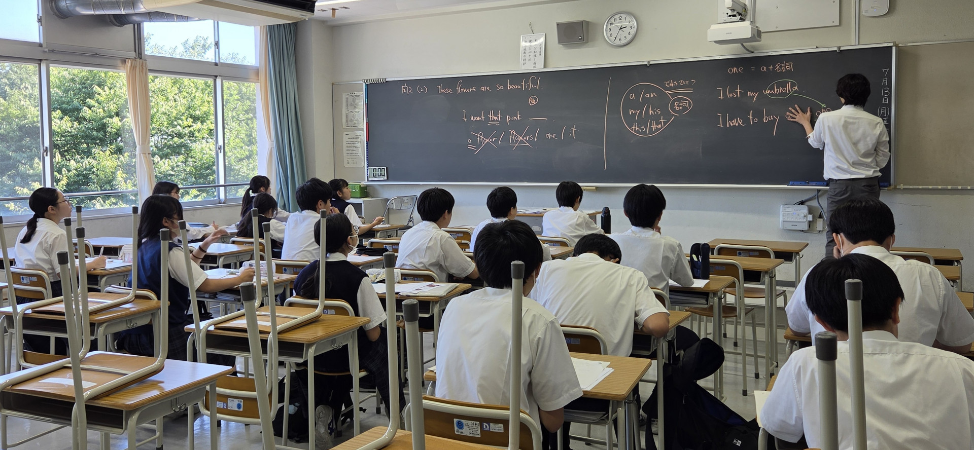 20260710_英語の解説授業の様子