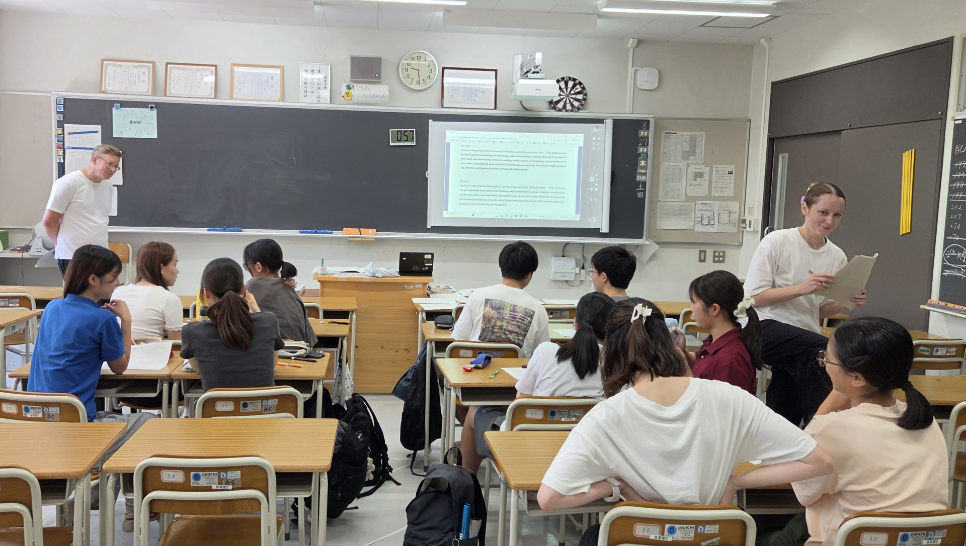 外国人講師２名・日本人講師１名による英語の講習