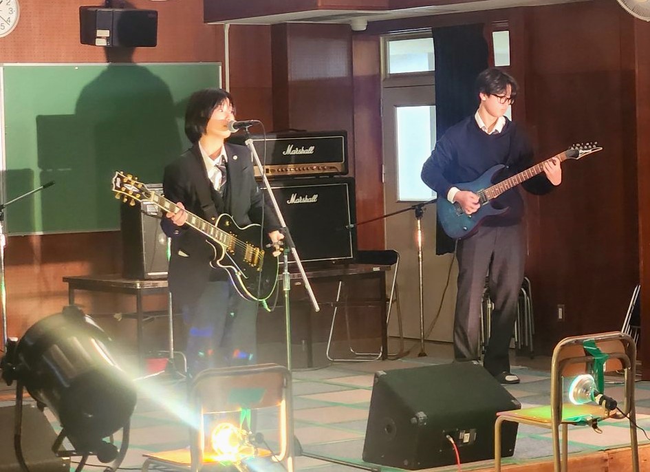 ③