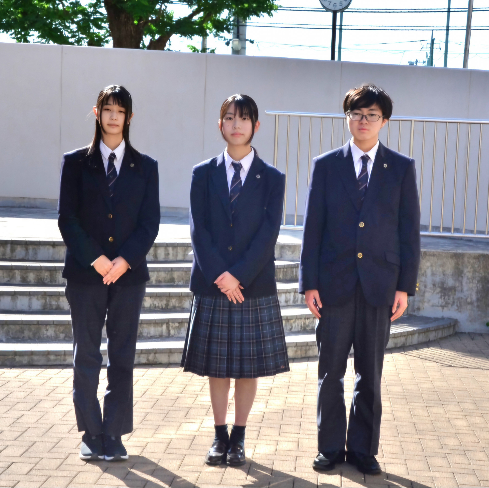 代表的な男女の制服の写真
