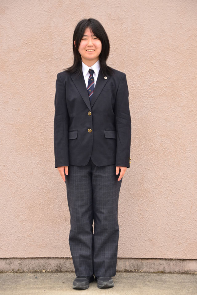 代表的な男女の制服の写真