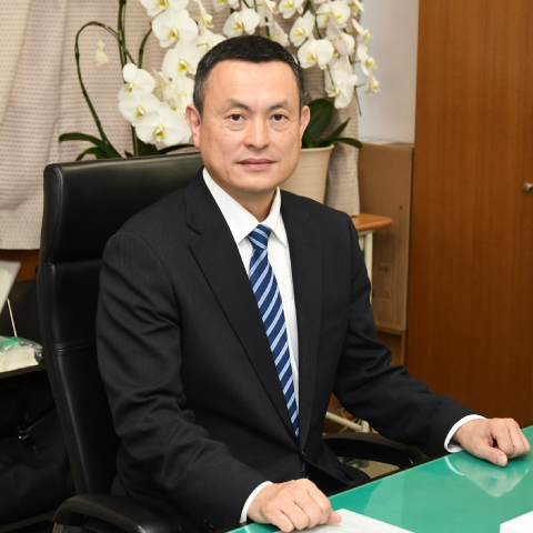 学校長　鈴木祐至の写真