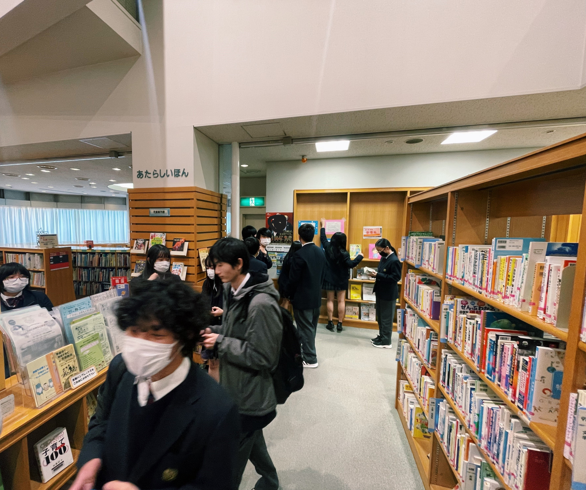 多摩市立永山図書館１