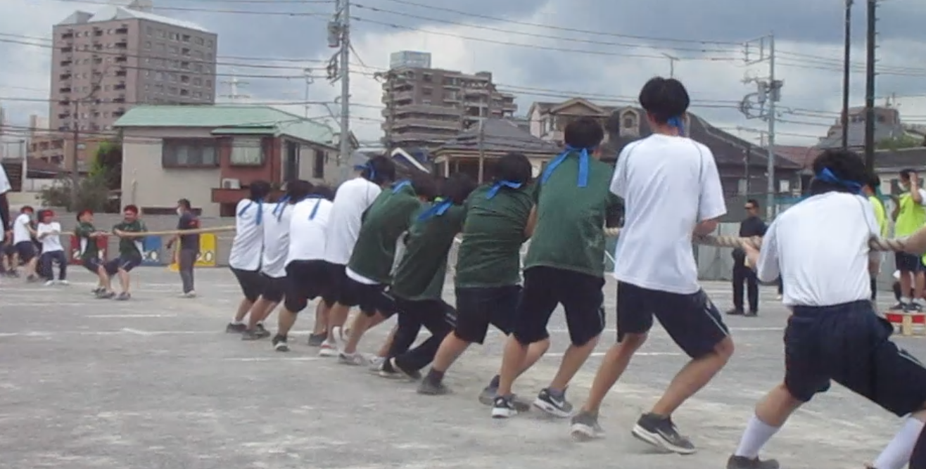 ３年綱引き①