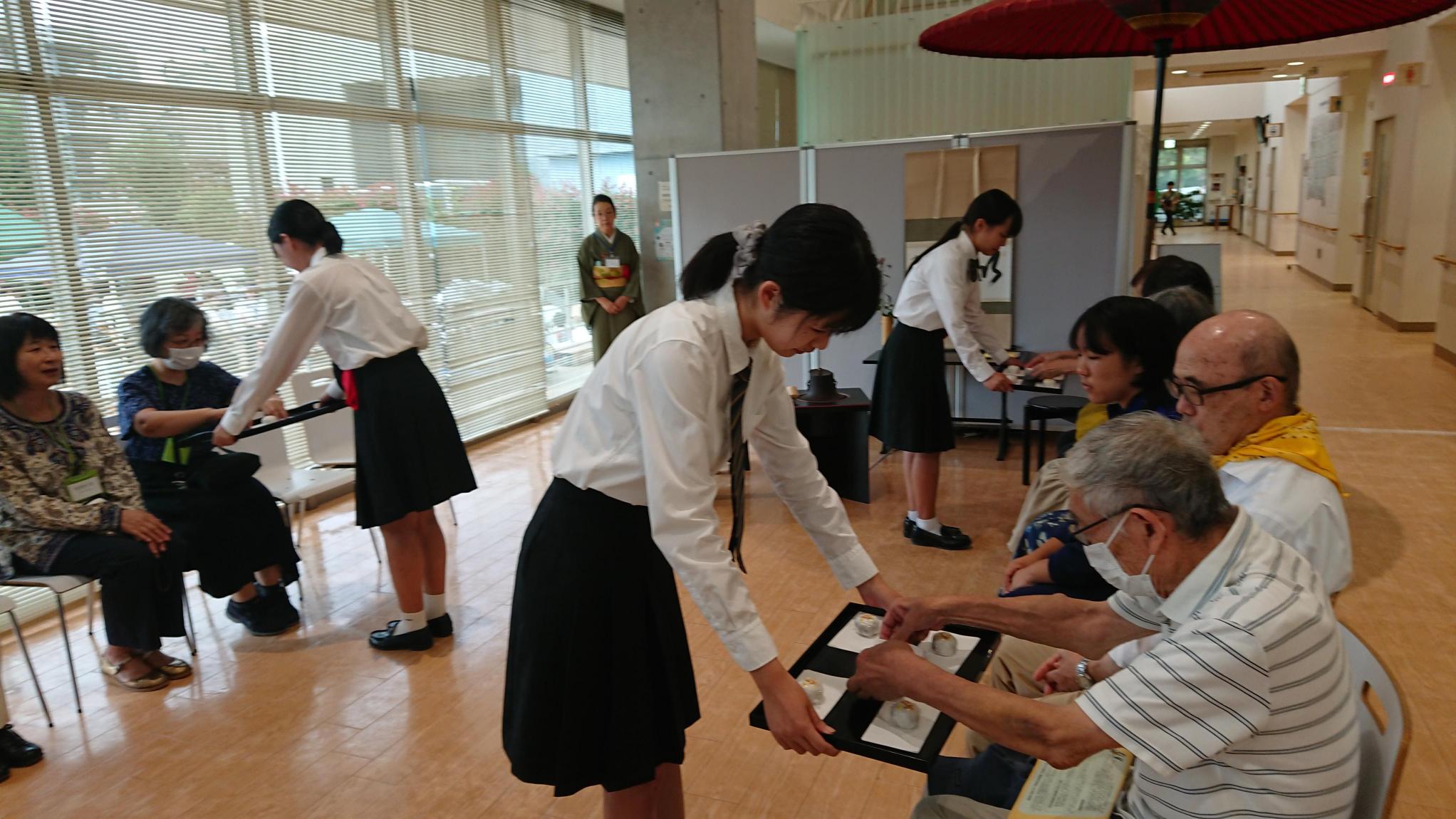 コミお運び