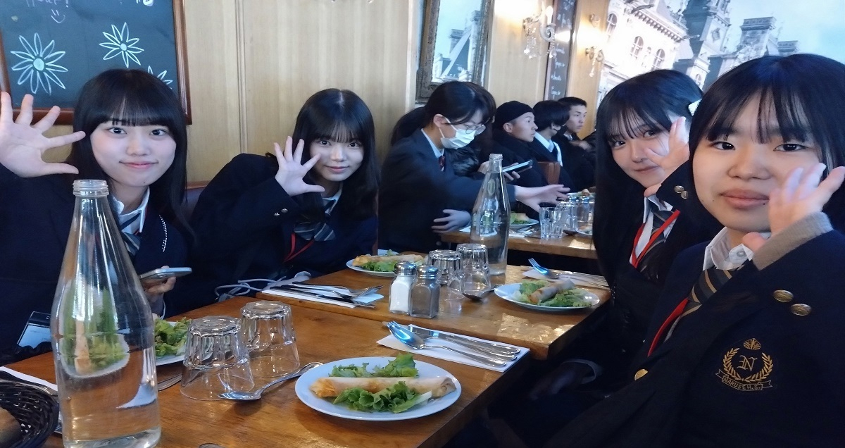 昼食時の様子