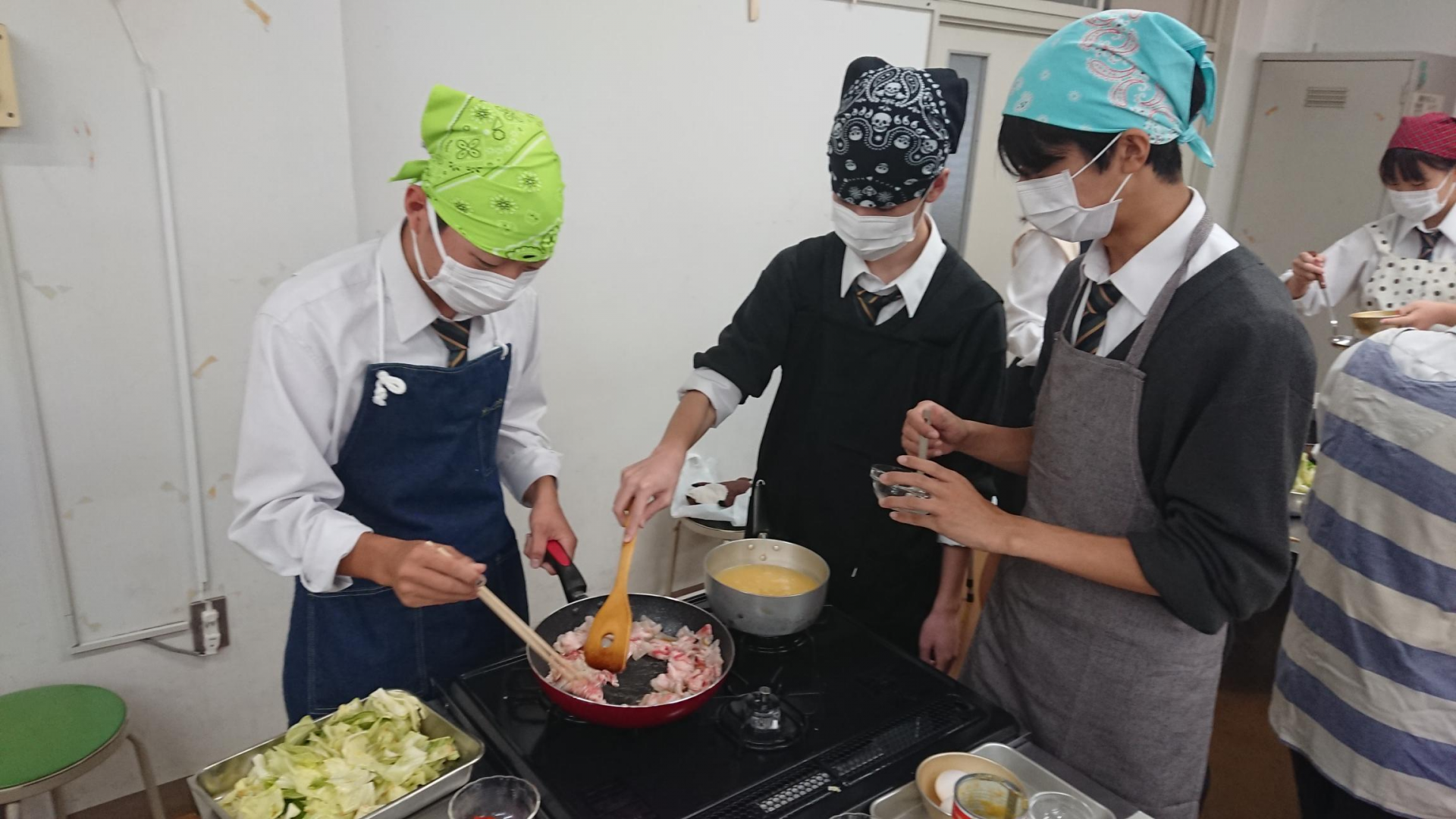 肉炒める