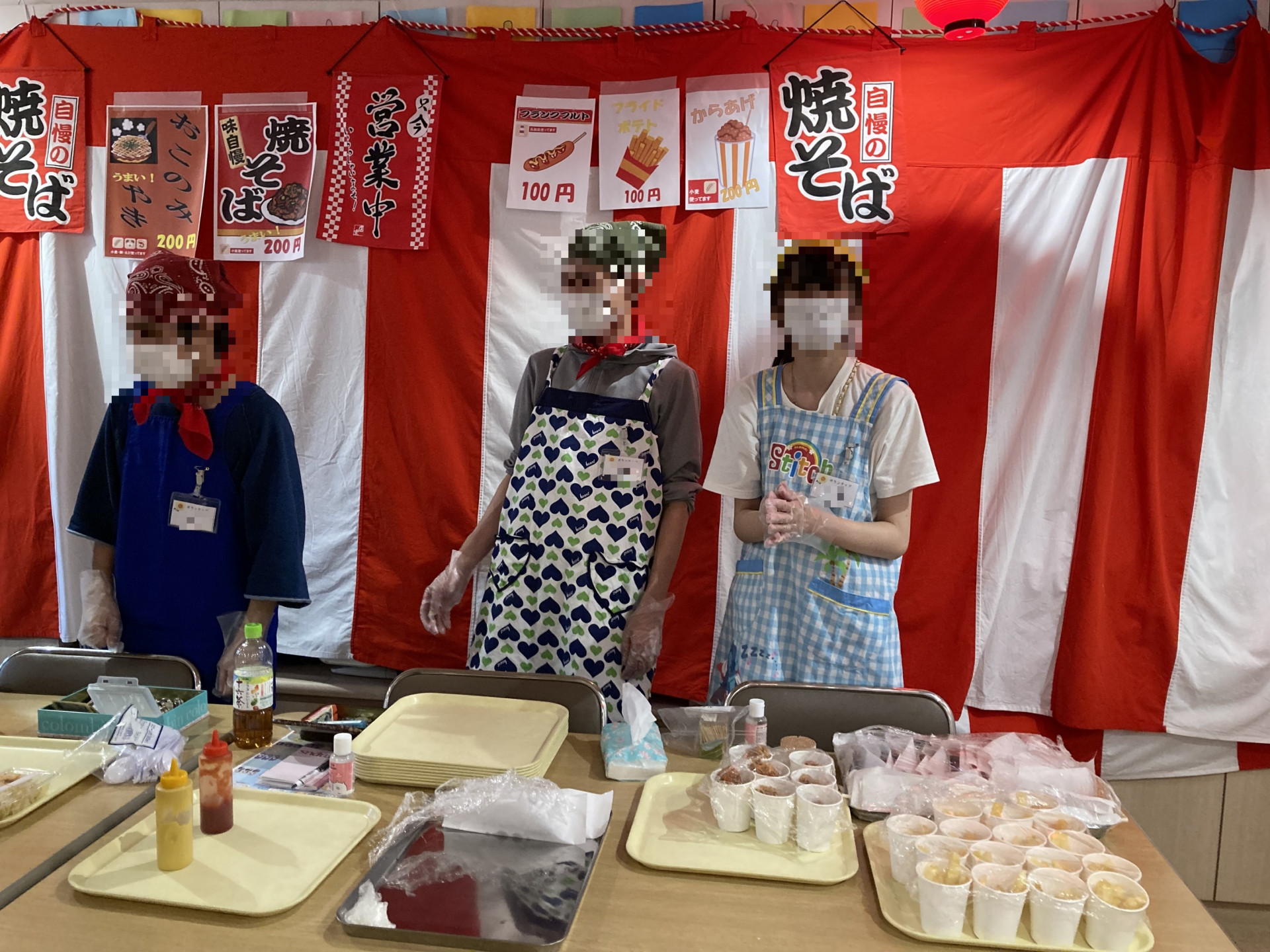 食べ物前３人モザイク