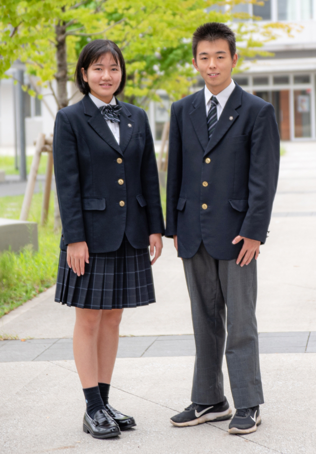 男女の秋冬服の写真