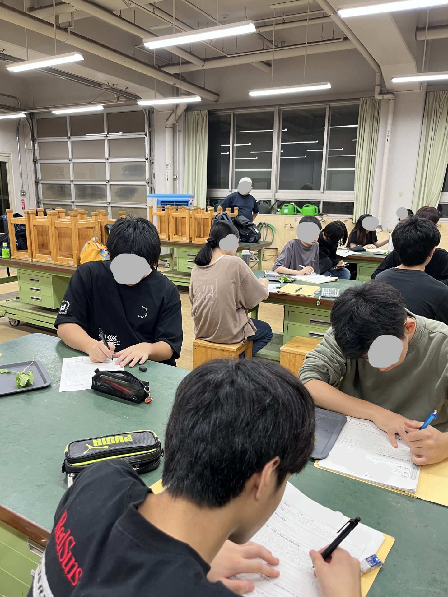 2ダイコンレポート書いている様子