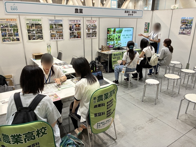 8EXPO06jpg