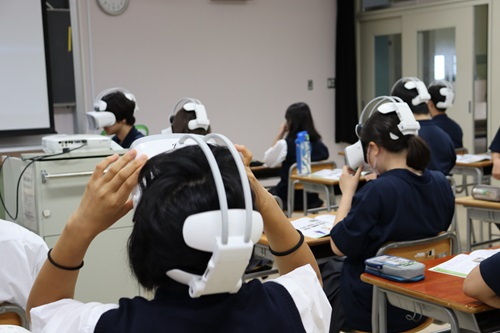 VR02