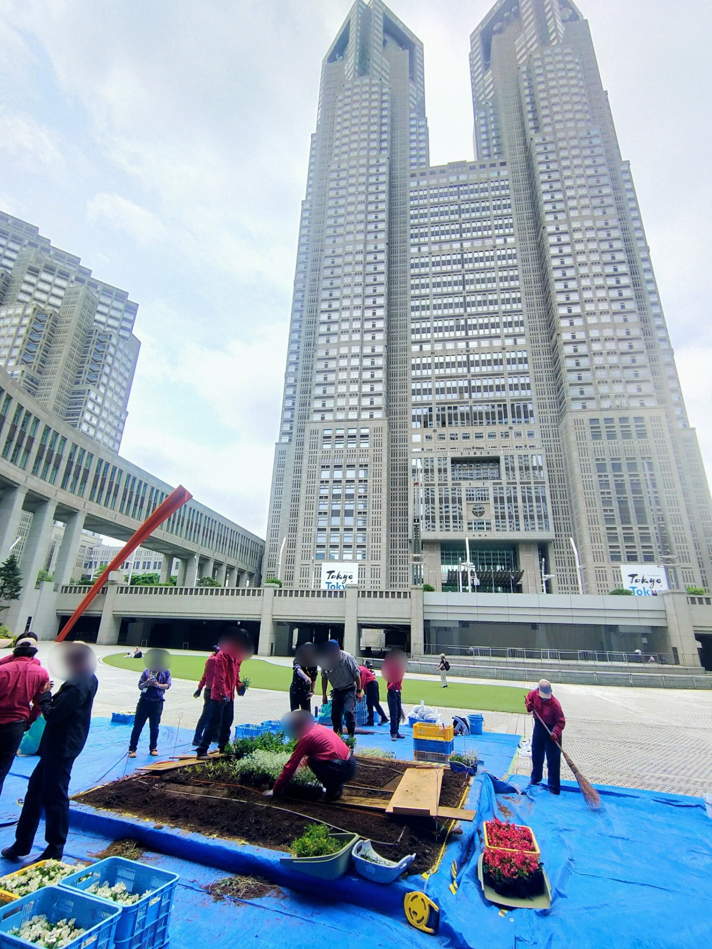 都庁入り作業風景ぼかし