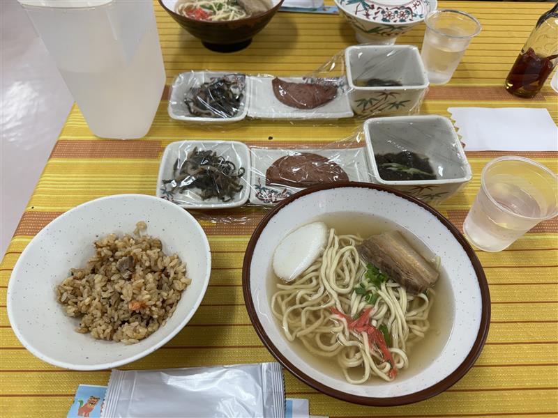 0117修学旅行2日目昼食沖縄そば