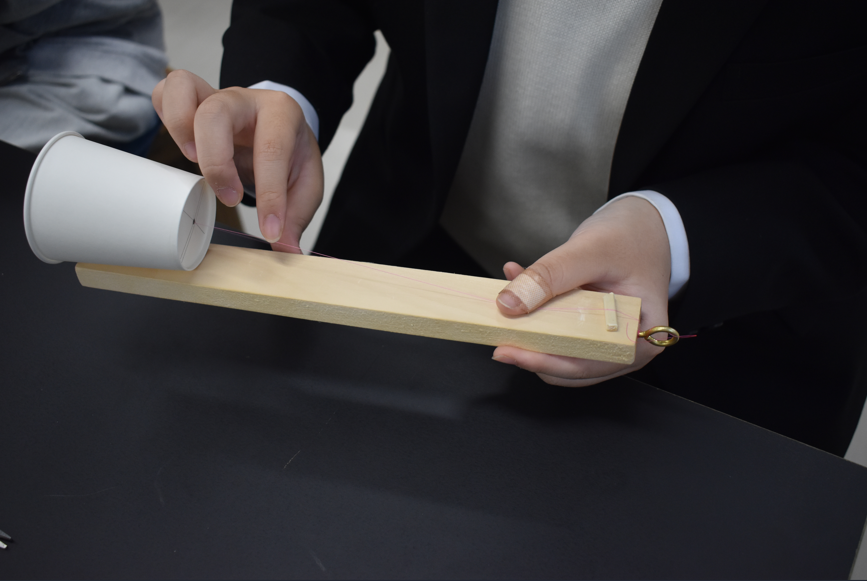 科人_紙コップテグスギター