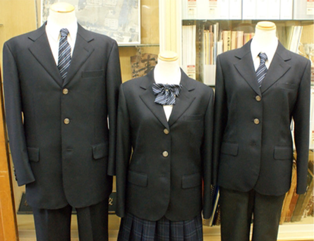 代表的な男女の制服の写真