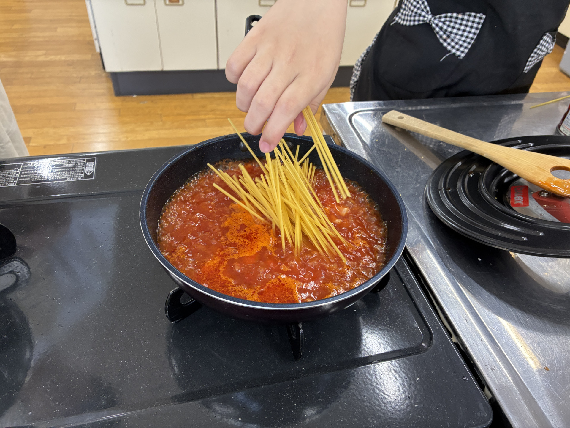 パスタ麺入れる