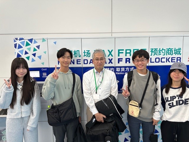 羽田空港第２ターミナル国際線出発フロアーにて