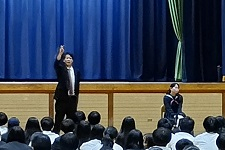 P002
