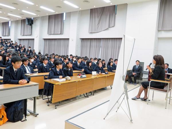 講演「とびらを開けて」