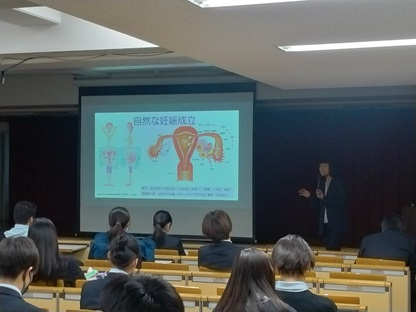 産婦人科医を招聘した公開授業