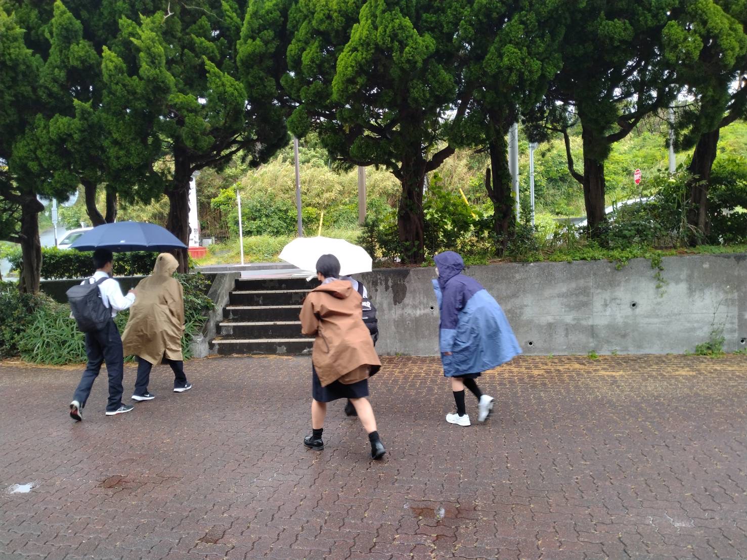 雨の日の下校風景_06