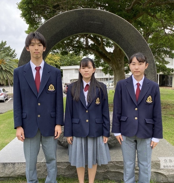 男女の秋冬服の写真