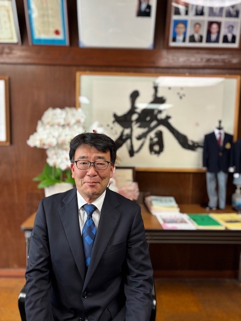 東京都立大島高等学校 校長 佐々木一憲 写真