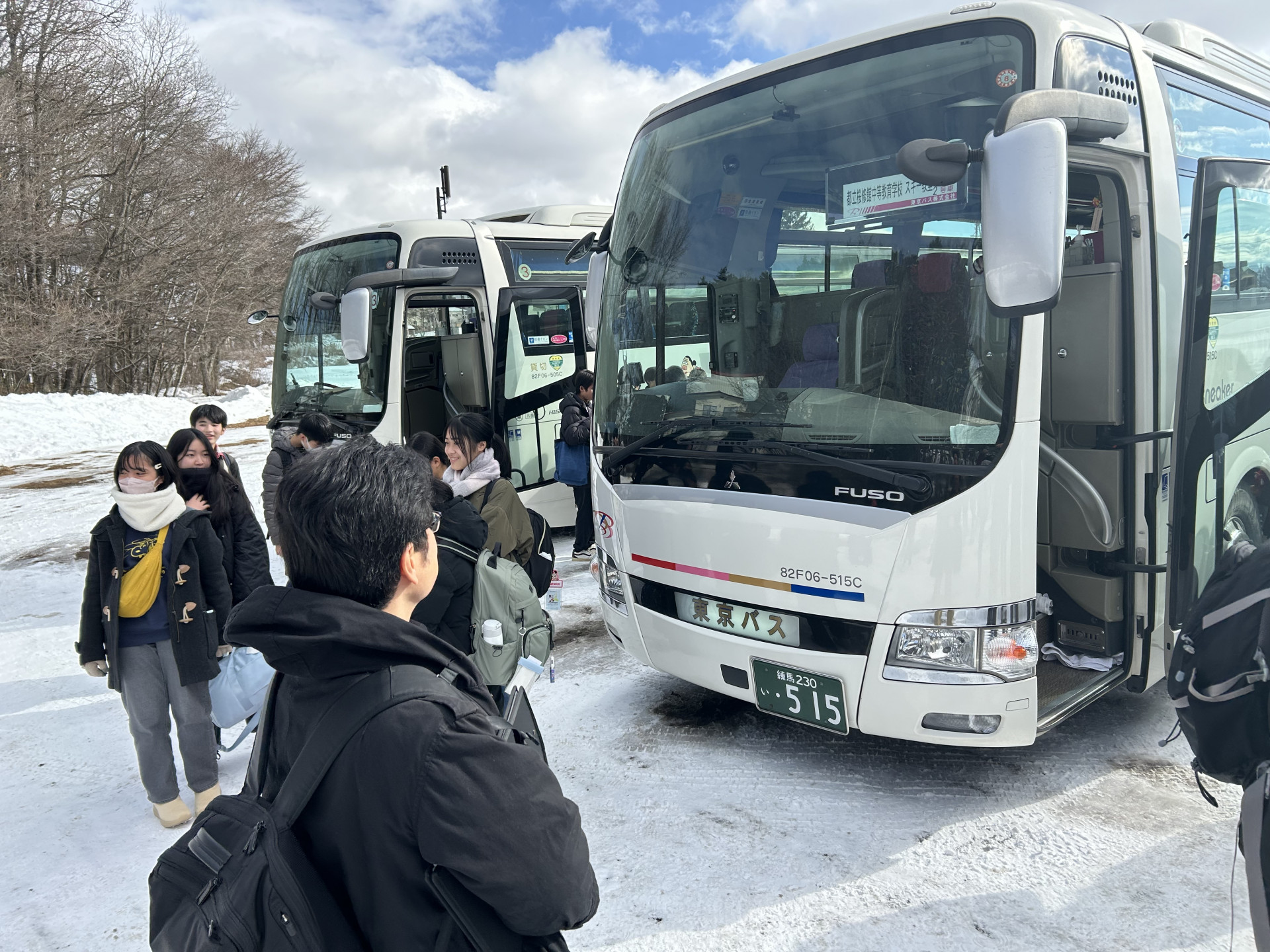 スキー教室_バス到着