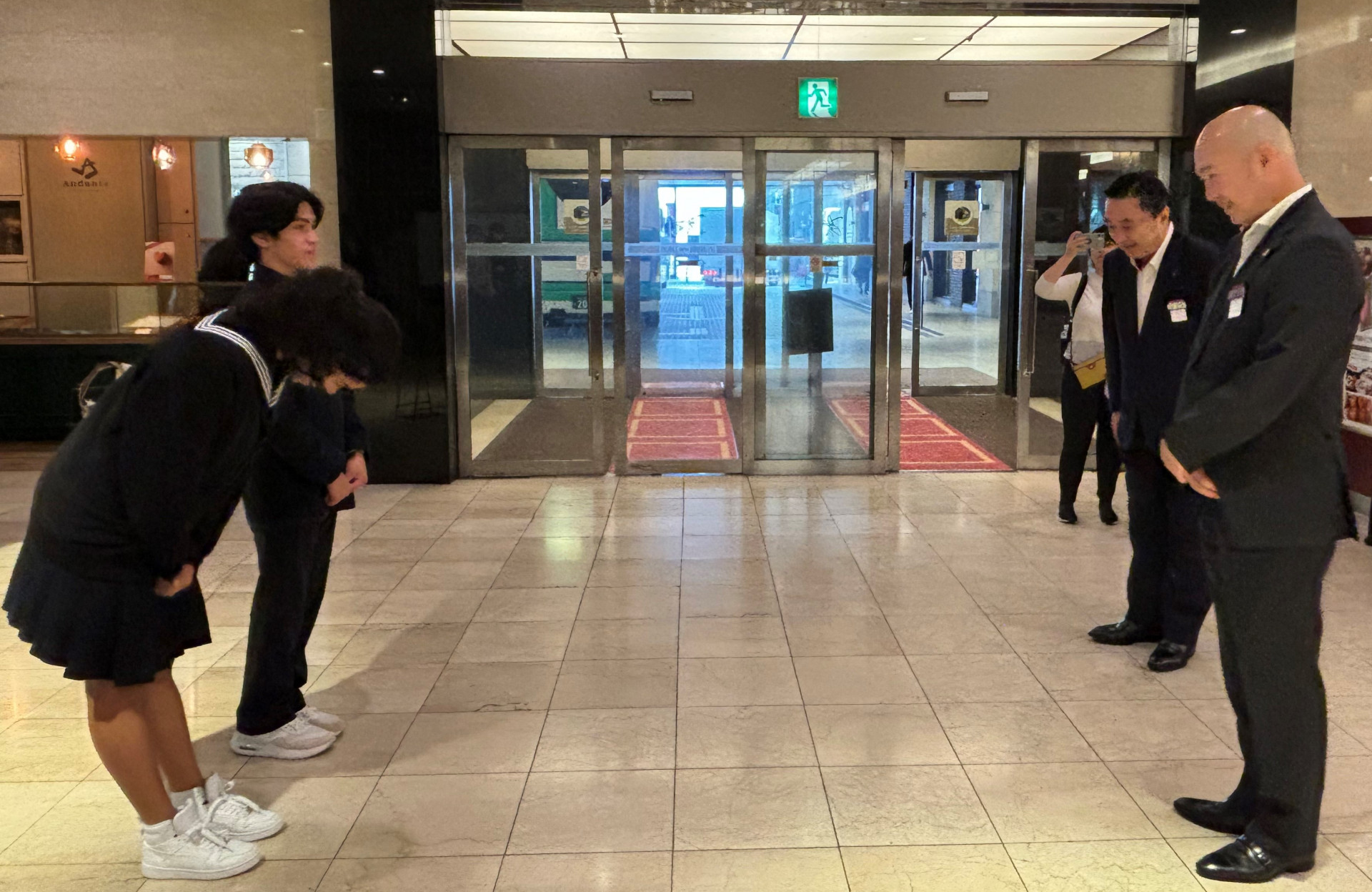 ホテルにご挨拶