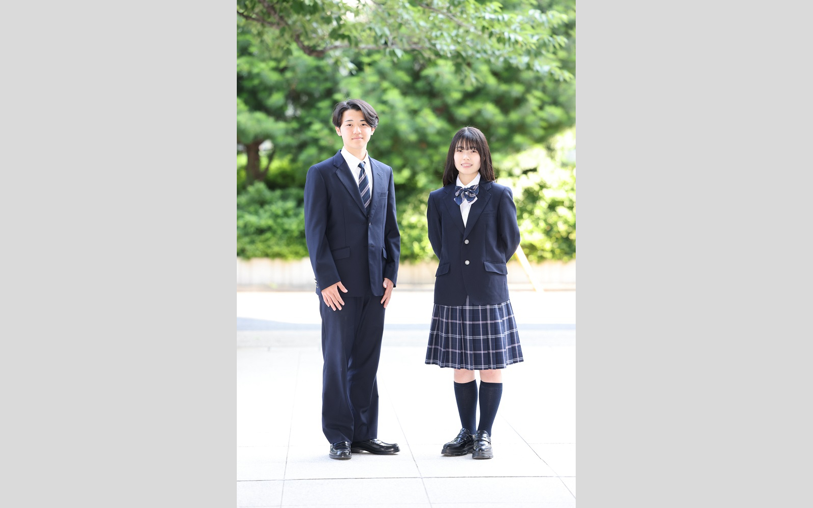 男女の秋冬服の写真