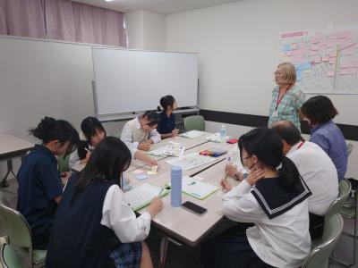 ５ 佼成学園の生徒も一緒に考える時間.JPG