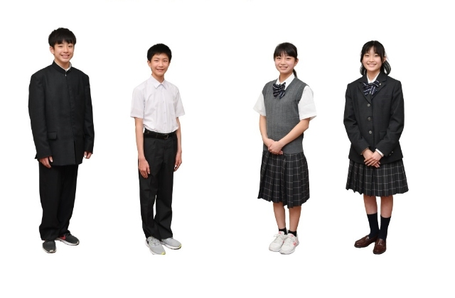 男女の付属中学制服の写真