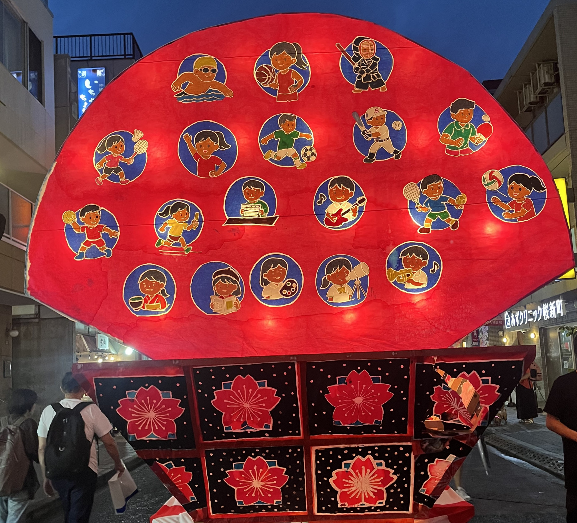 まちこちゃんねぶた(裏)