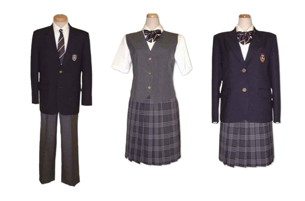男女の制服の写真