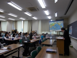 早稲田大学