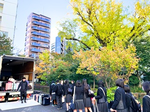 R7修旅荷物積み込み