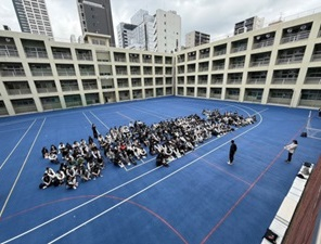 R7校外学習校庭集合
