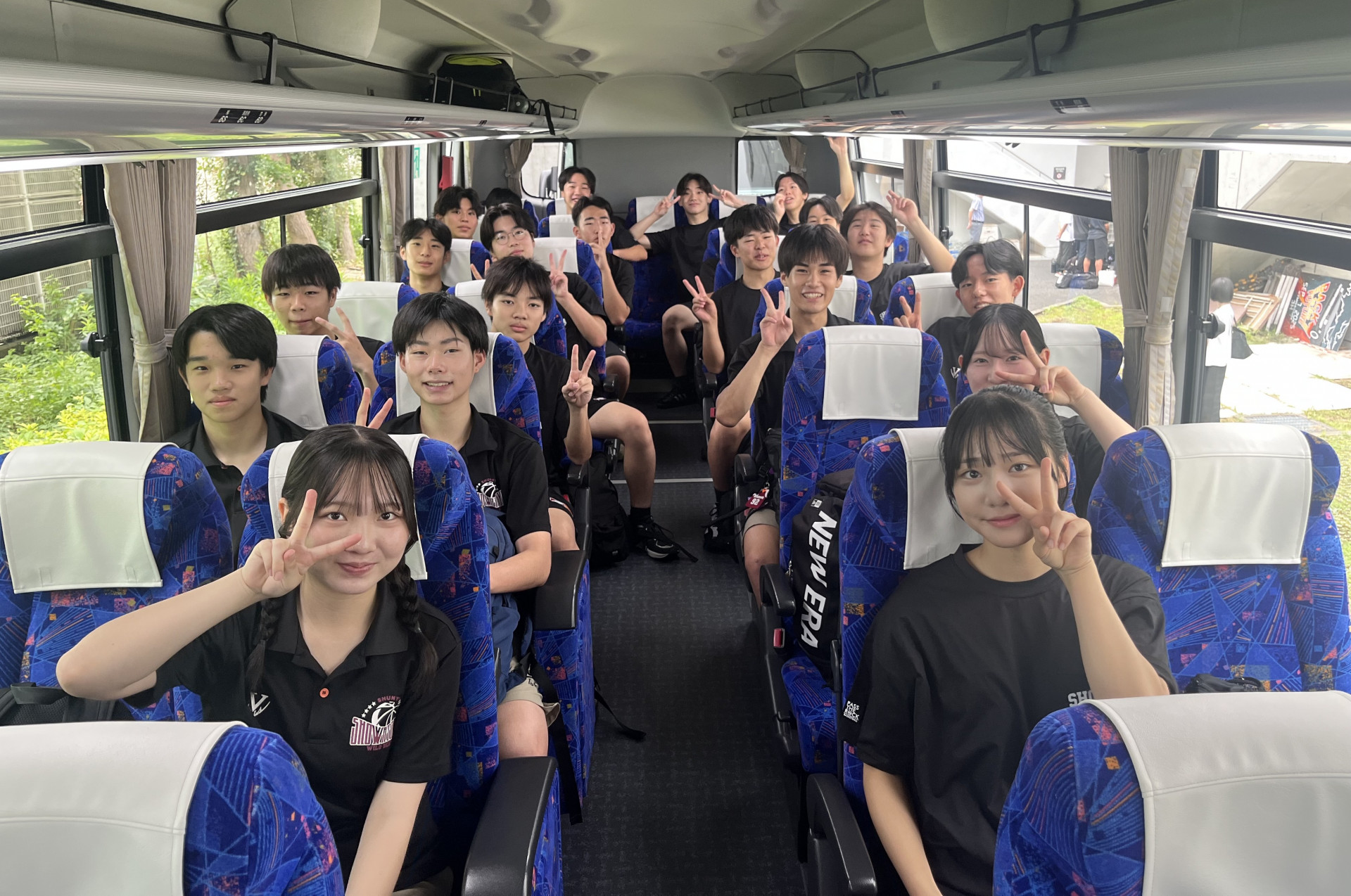 写真➀バスの中