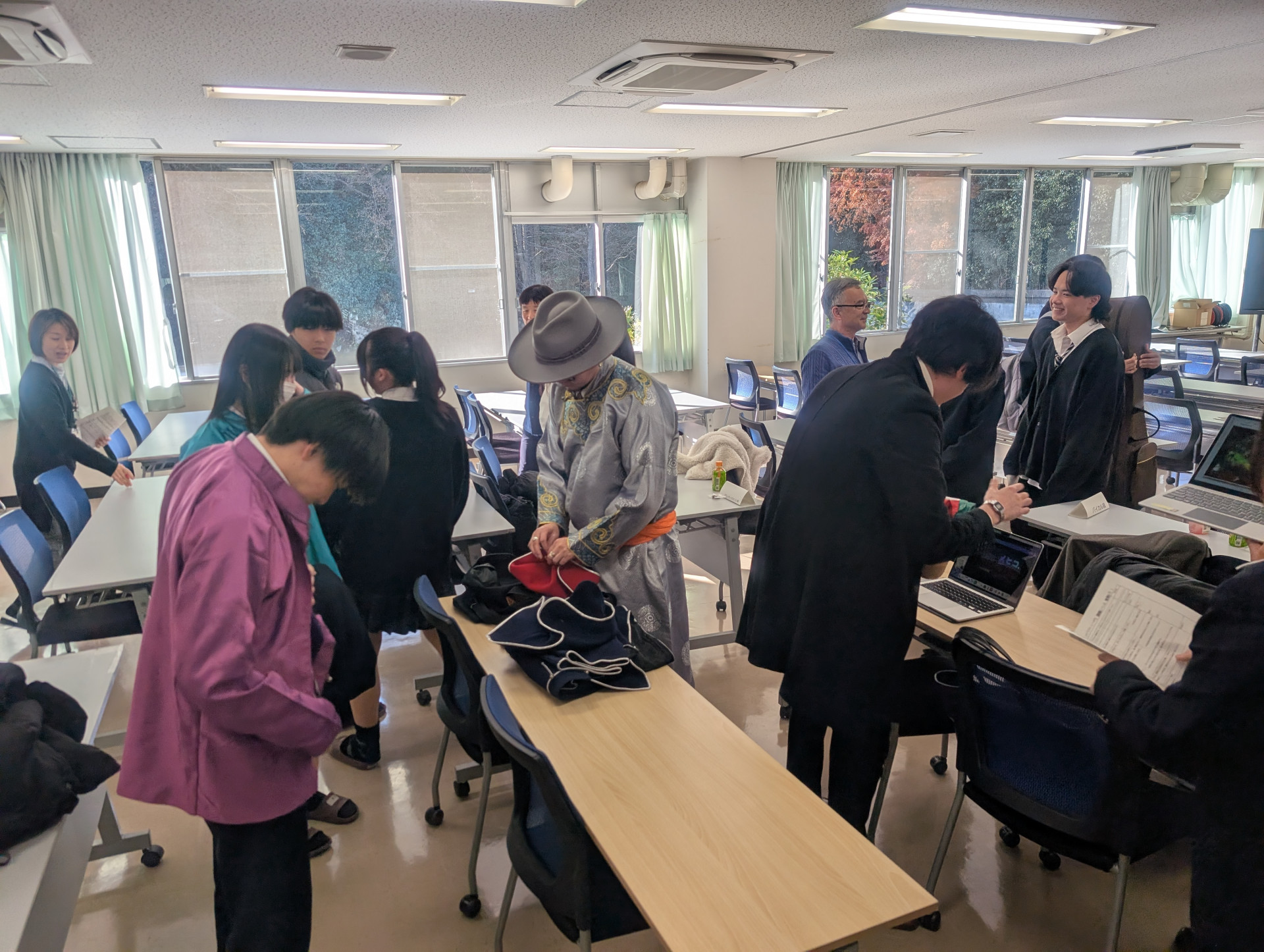 PXL_20251217_041608444