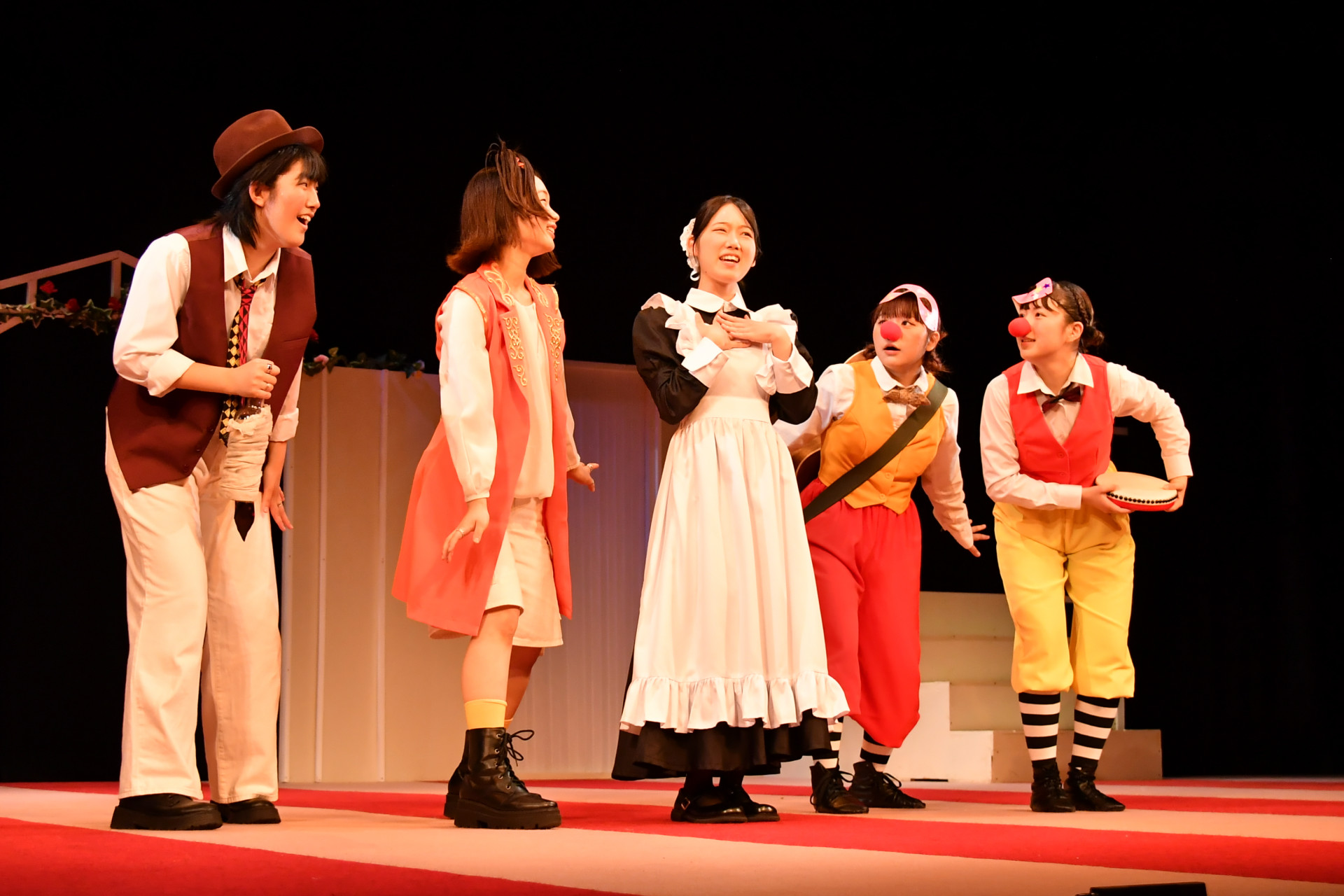 演劇専攻定期公演十二夜場面写真
