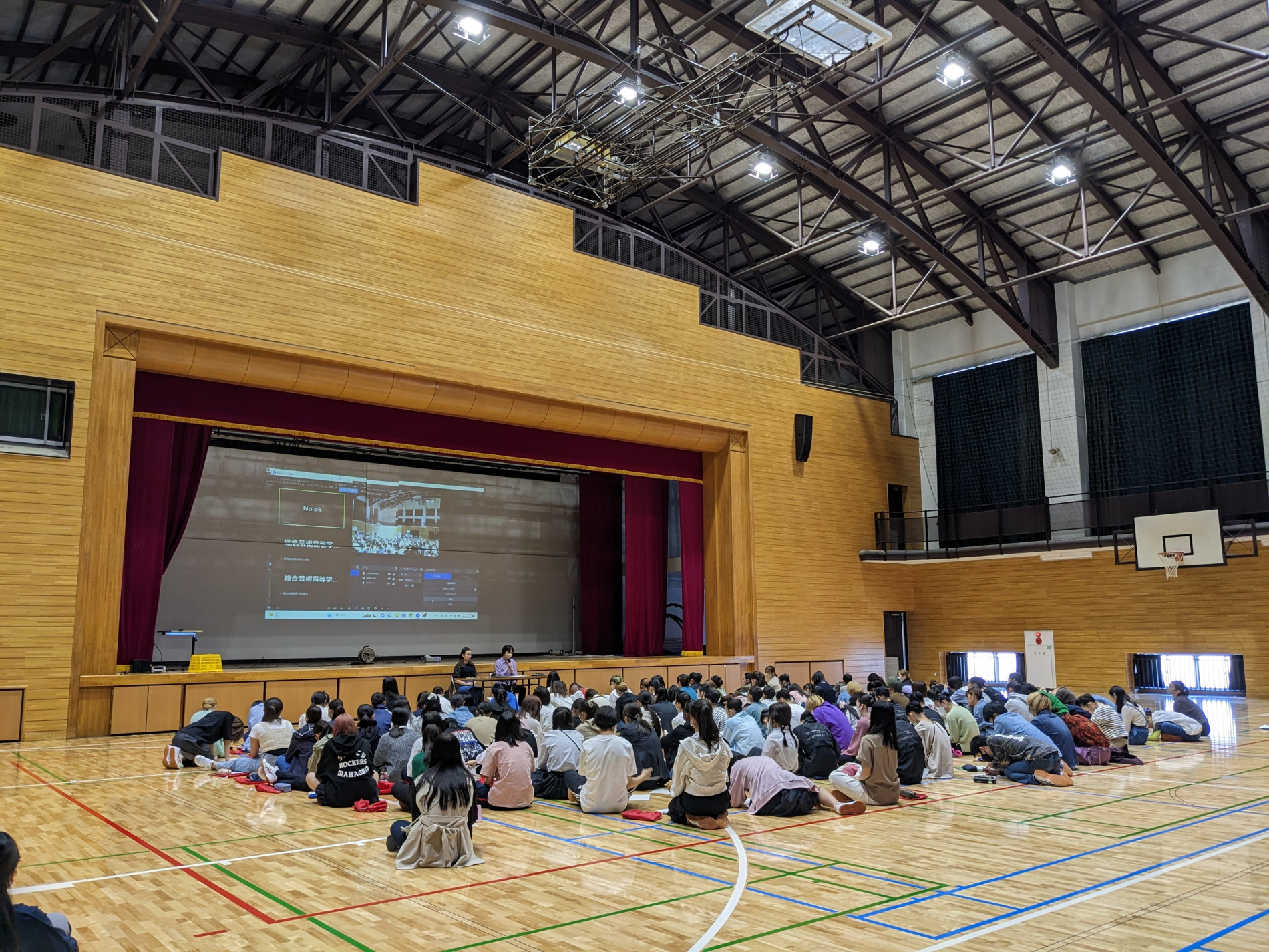 進路懇談会全体会の様子