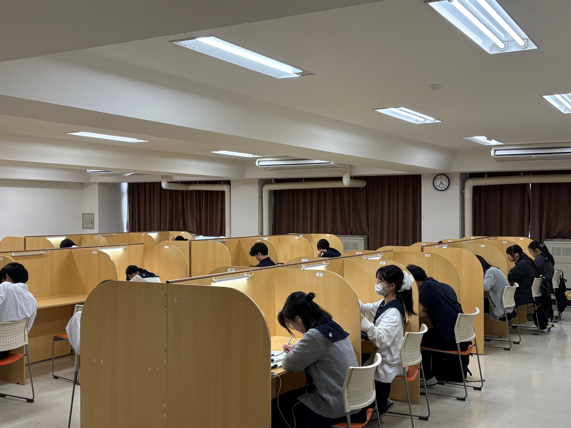 期末考査2日前の自習室