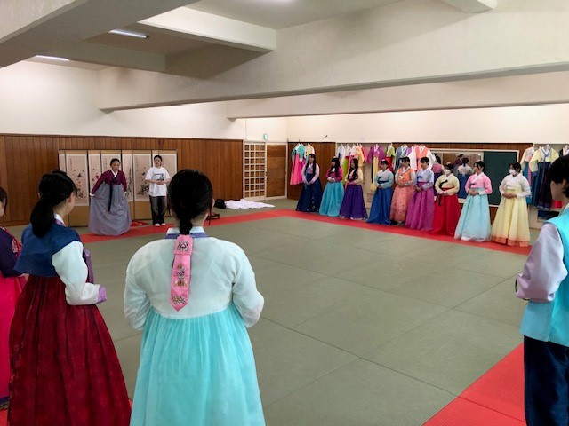 杉並総合高校　韓国語　韓服体験
