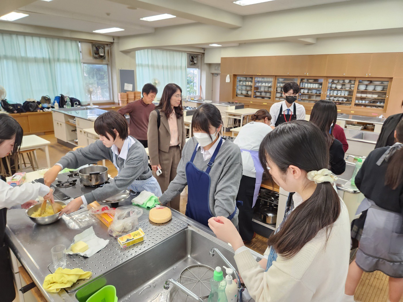 国際交流　杉並総合　クッキング部