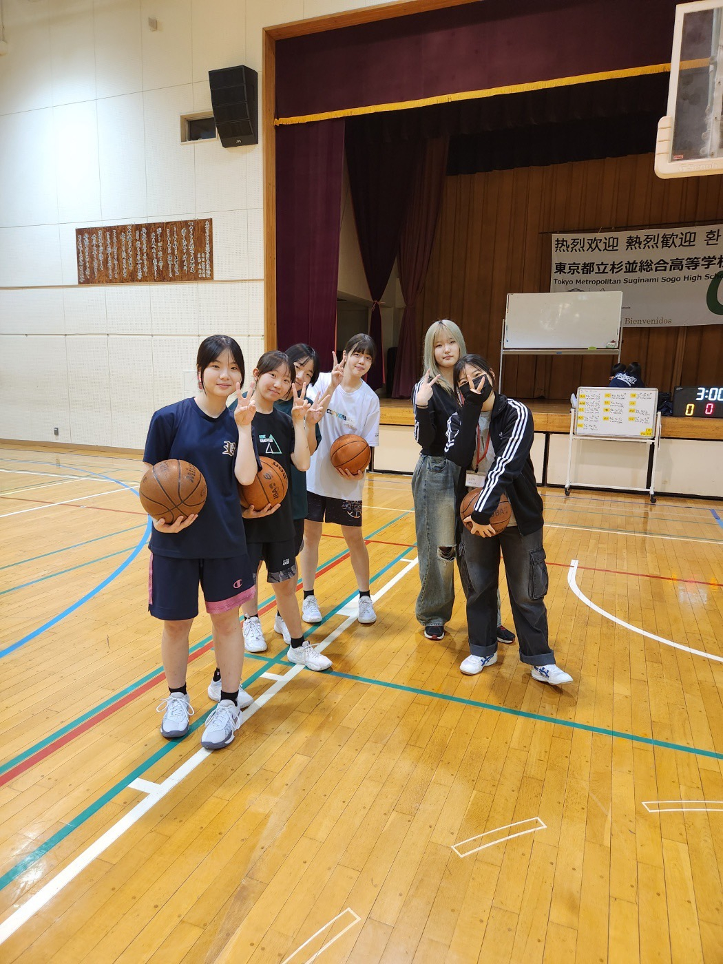 国際交流　杉並総合　女子バスケットボール１