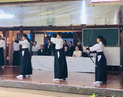 女子